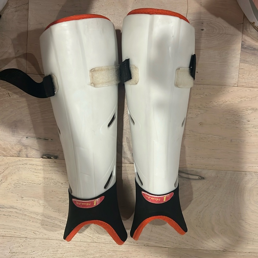 Field hockey shin guards